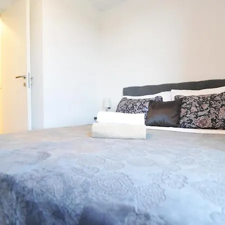 Novi Apartman Beti Blizu Plaze S Besplatnim Parkingom, Puntamika -