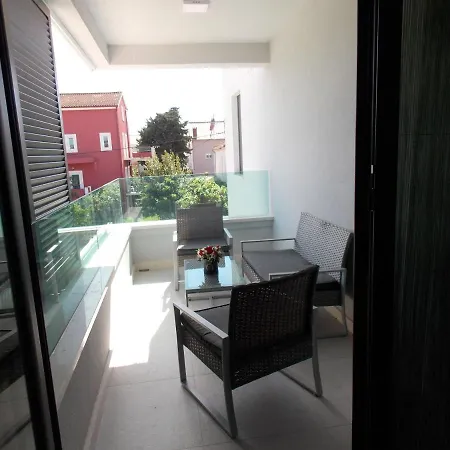 Novi Apartman Beti Blizu Plaze S Besplatnim Parkingom, Puntamika - Apartamento Zadar