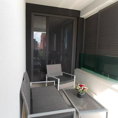 Novi Apartman Beti Blizu Plaze S Besplatnim Parkingom, Puntamika -