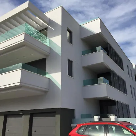Novi Apartman Beti Blizu Plaze S Besplatnim Parkingom, Puntamika - Apartamento Zadar